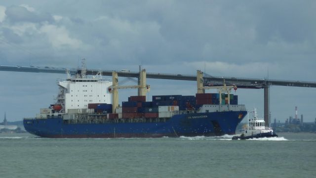 HS Discoverer - Estuaire - 16 aout 2013 (02).JPG